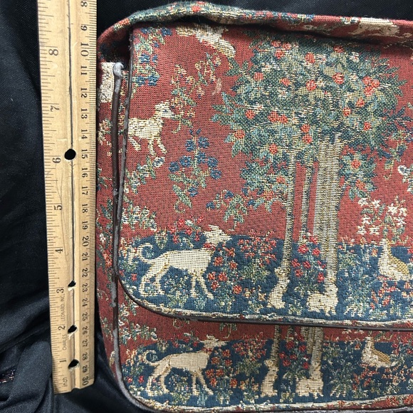 Vintage Tapestry Crossbody Bag - Picture 3 of 12